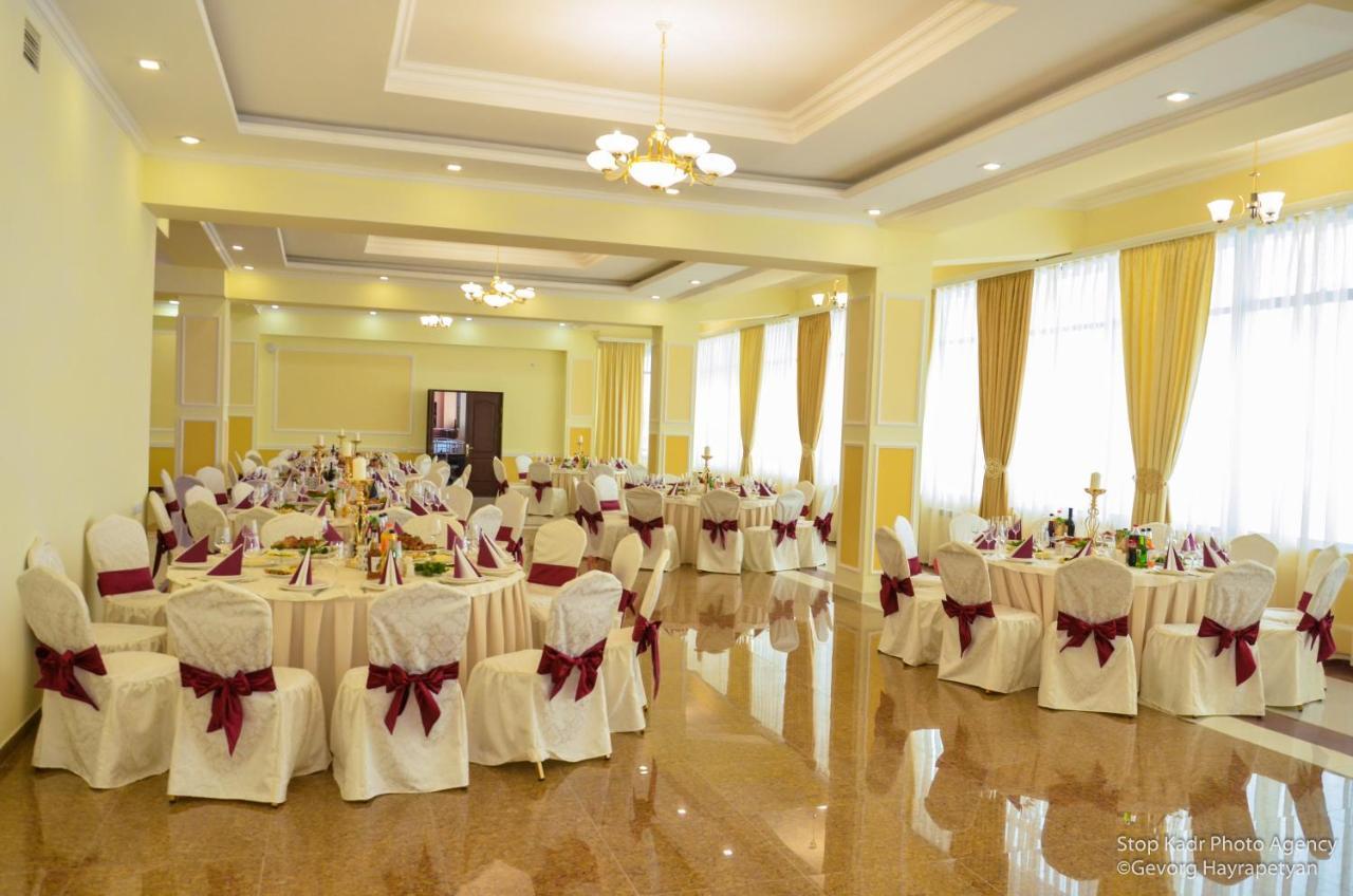 Goris Hotel Exterior photo
